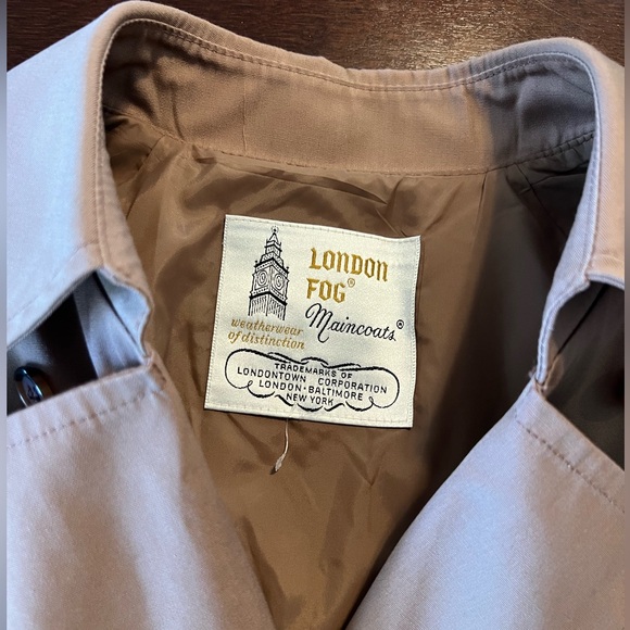 London Fog Maincoats Trench Coat. Tan, Size 10 Petite. Very Good Condition - Picture 9 of 12